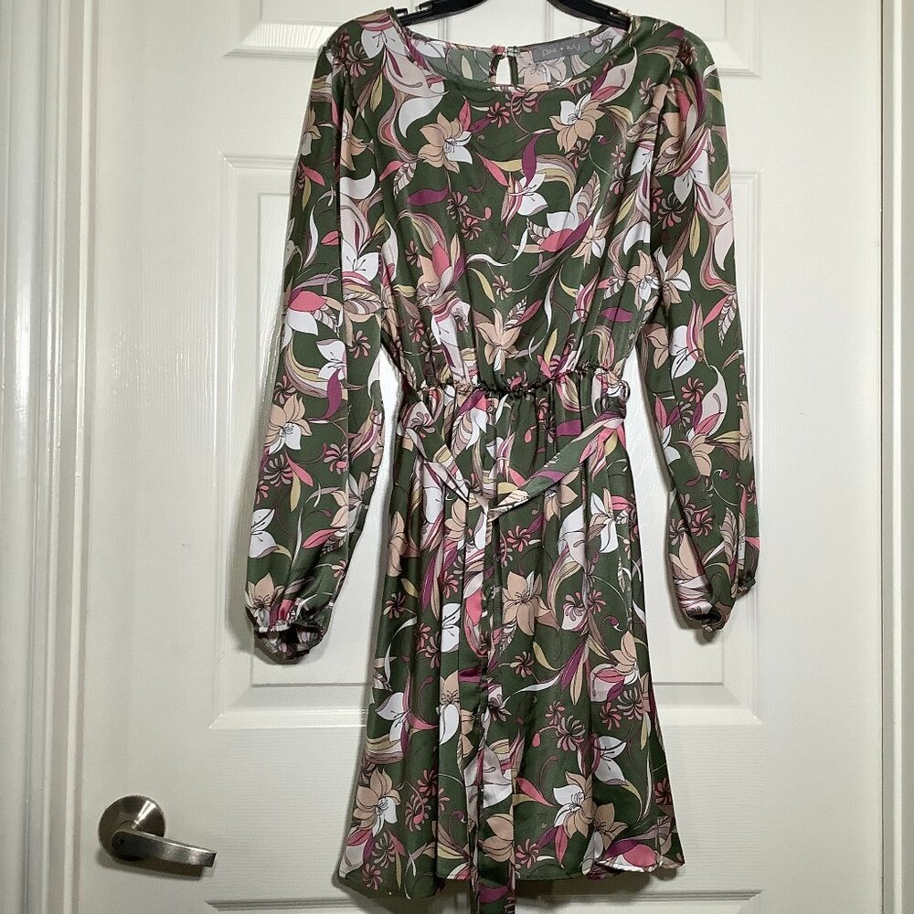 Pixi + Ivy Women Floral Silk Dress